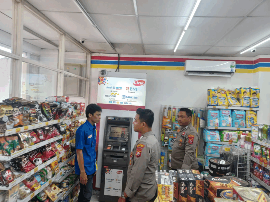 Anggota Piket Polsek Cipocok Jaya Patroli di Waralaba, Sampaikan Pesan Kamtibmas untuk Cegah Muntil