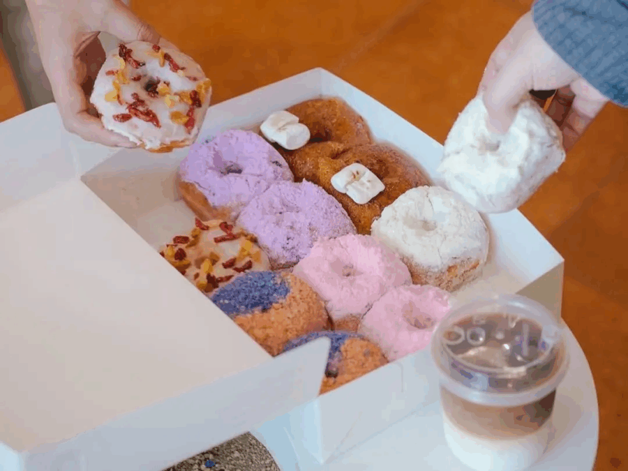 Ragam Menu Franchise Donat Bahagia