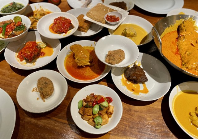 Ragam Menu Franchise Padang Petir